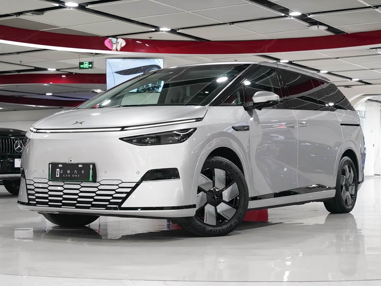 Xpeng X9 2024 immagine di auto 