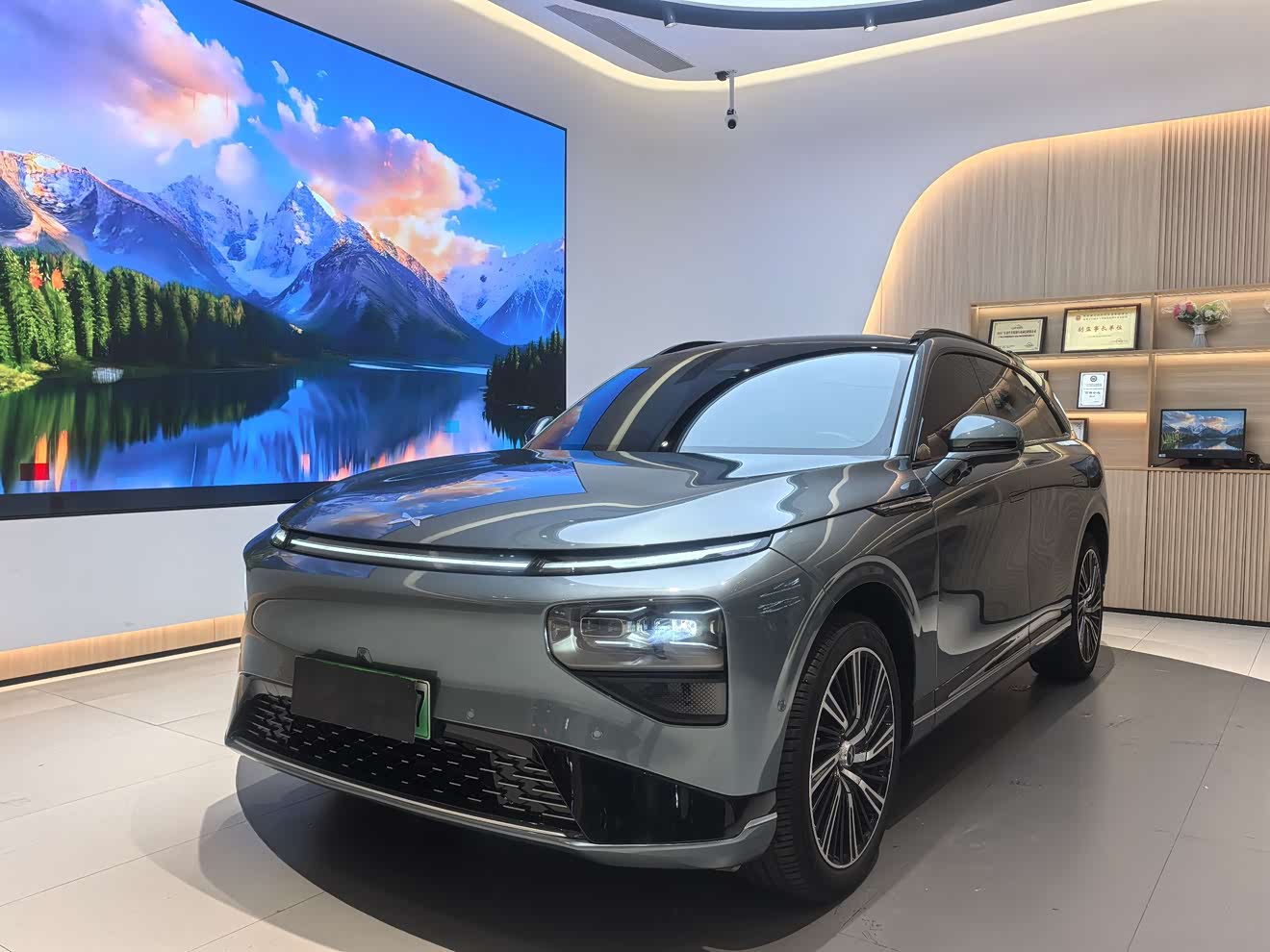 Xpeng G9 2023 car image 