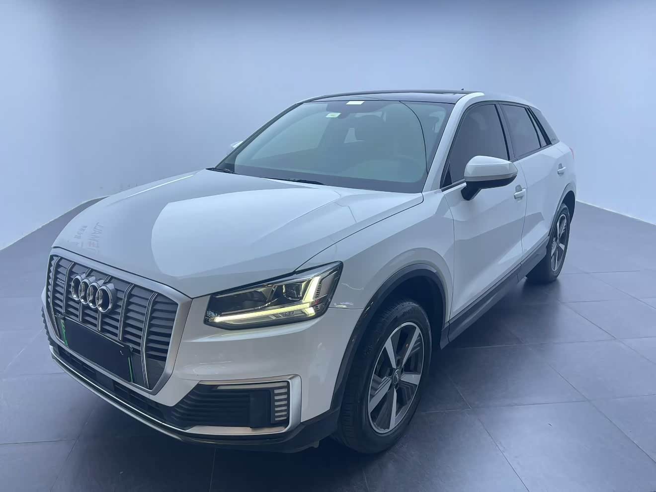 Audi Q2L e-tron 2021 汽车图片 