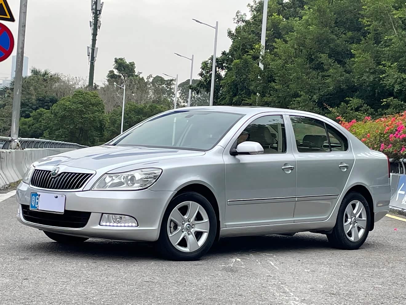 Skoda Octavia 2011 car image 