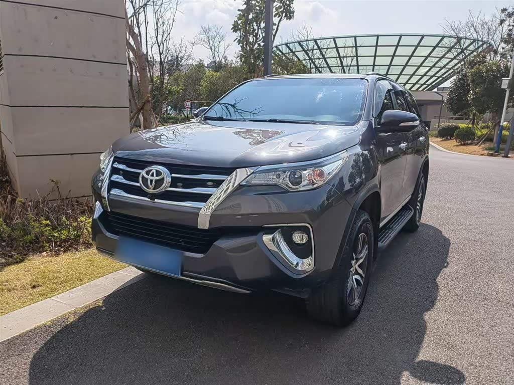 Toyota Fortuner 2017 汽车图片 