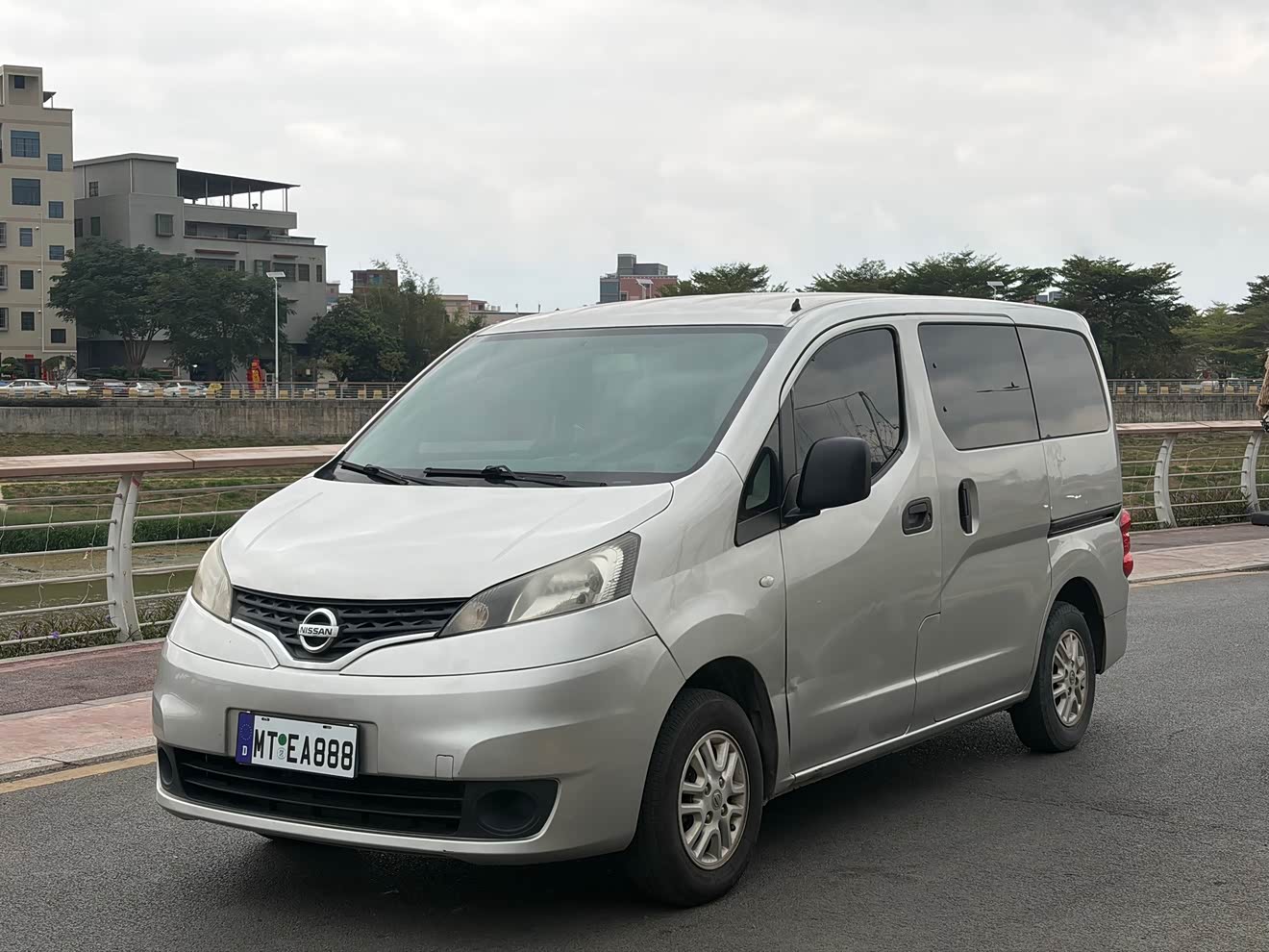Nissan NV200 2013 汽车图片 