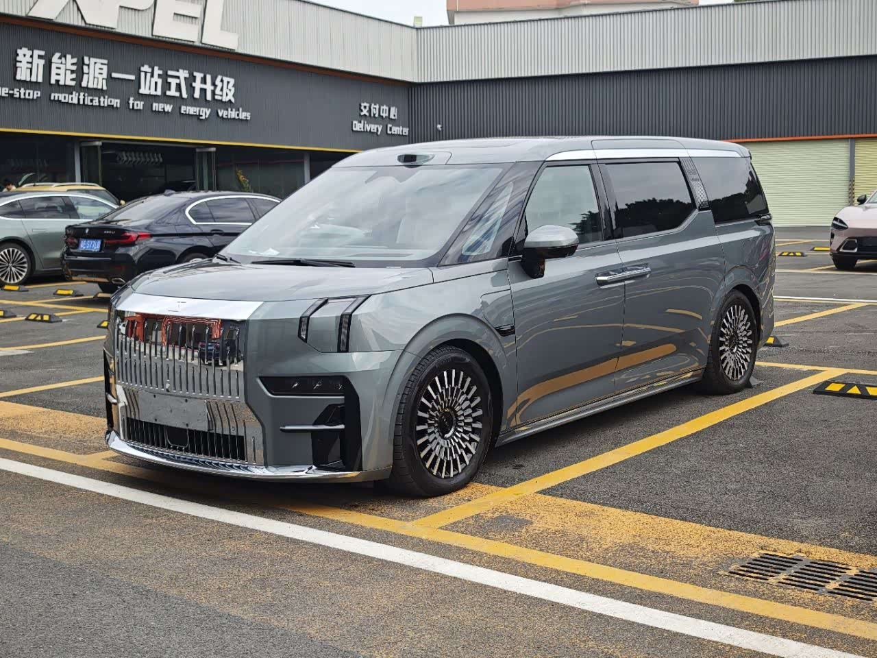 极氪 极氪009 2024 汽车图片 