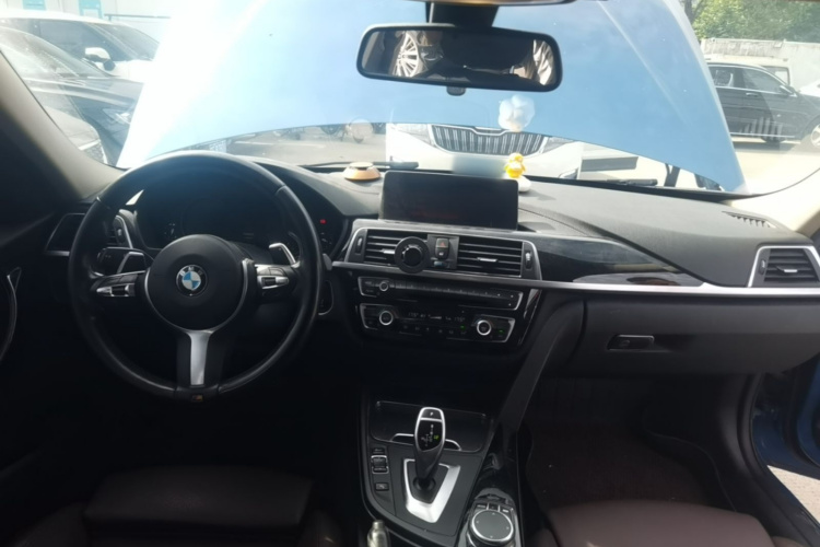 BMW 3 Series 2019 #10 BMW 3 Series 2019 car image #10