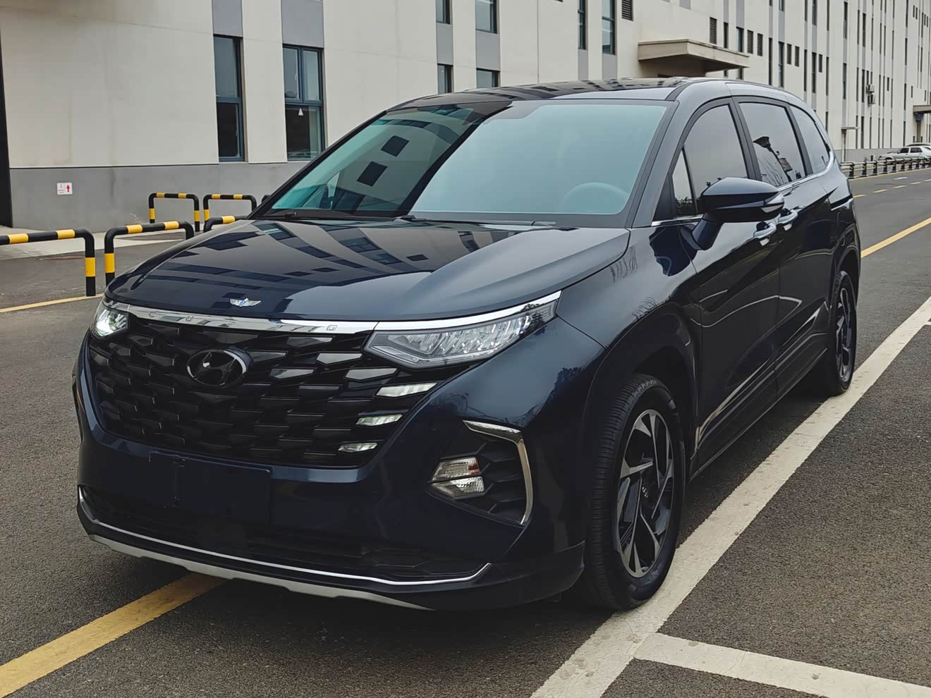 Hyundai Custo 2023 car image 