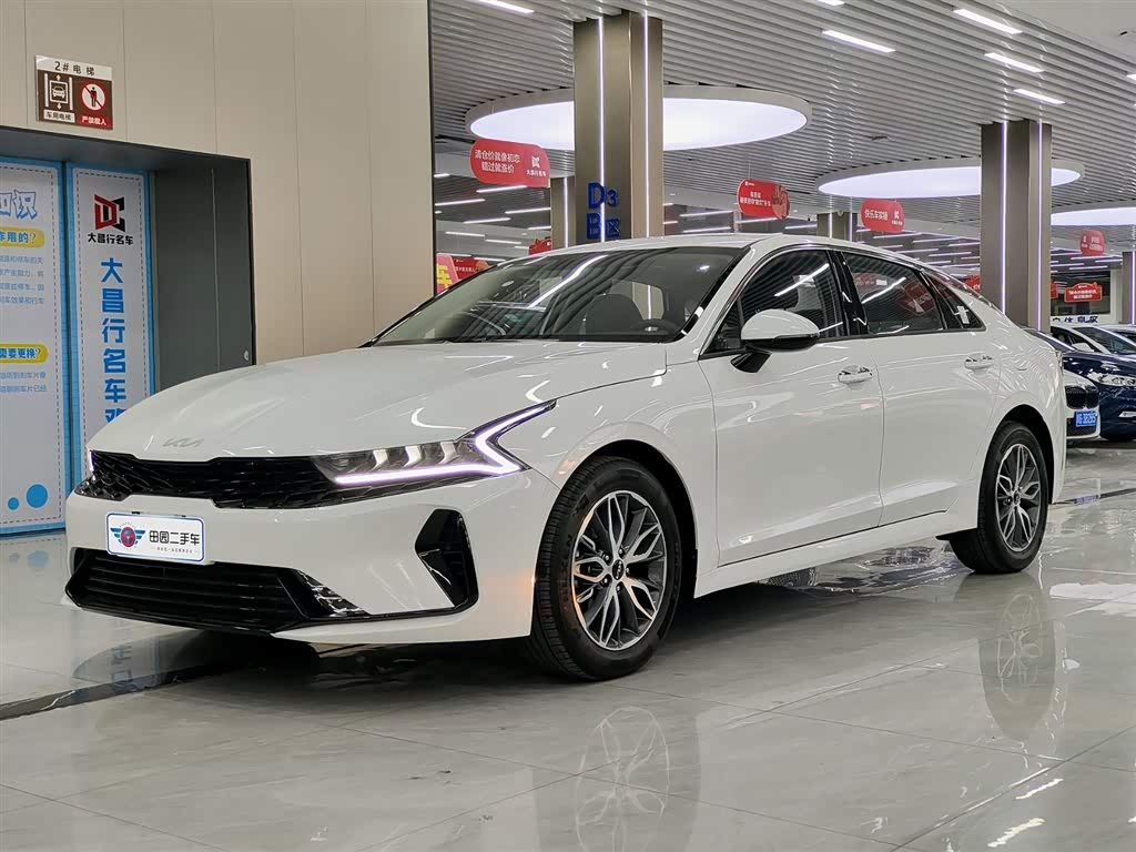 Kia K5 2025 car image 