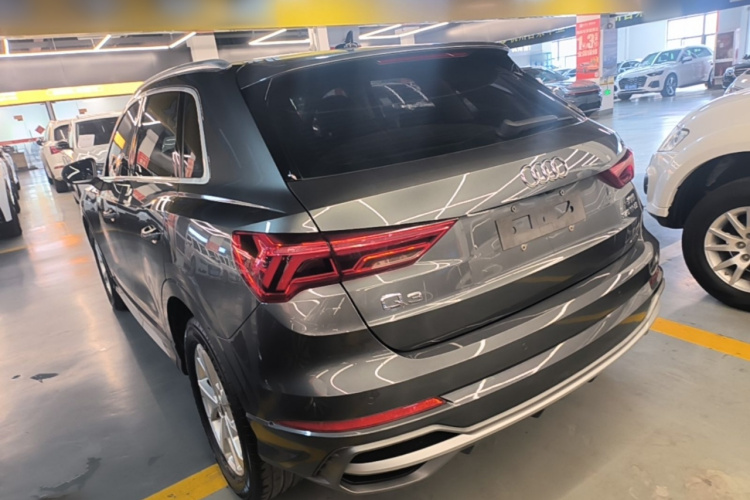 Audi Q3 2019 car image #5