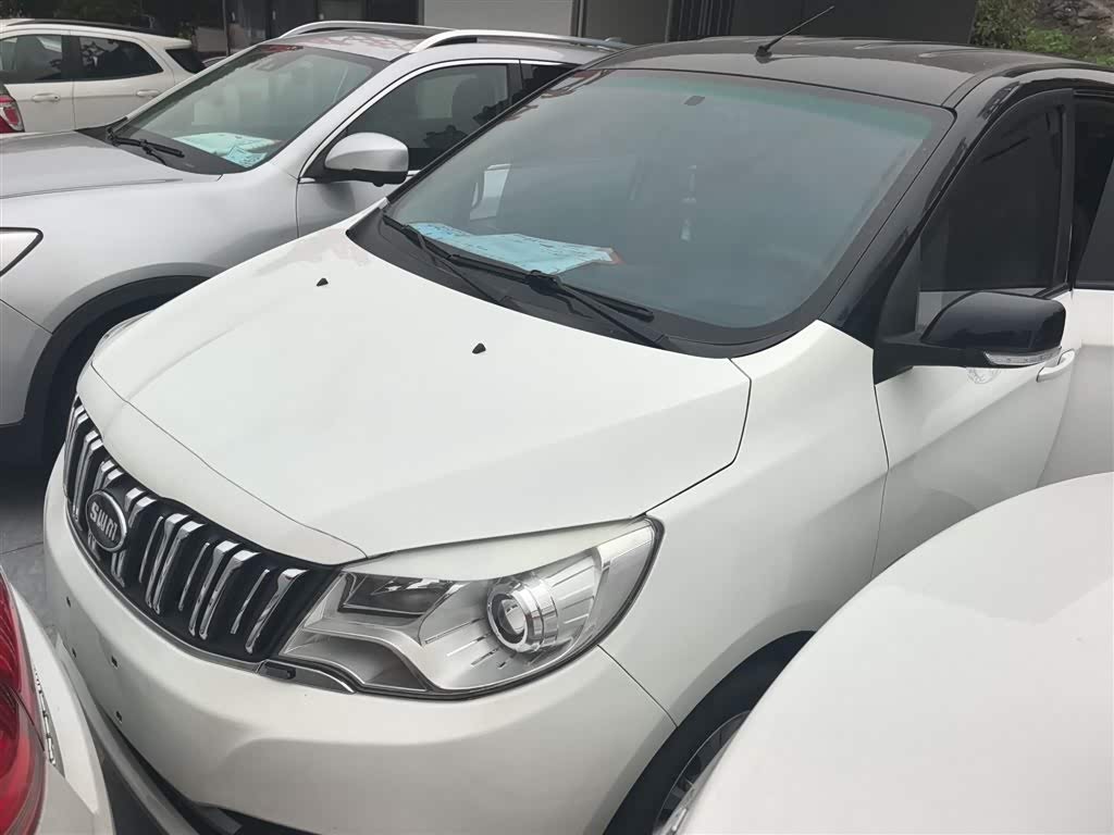 SWM X2 2022 SWM X2 2022 汽车图片