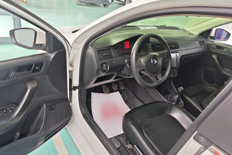 Volkswagen Santana 2018 car image #12