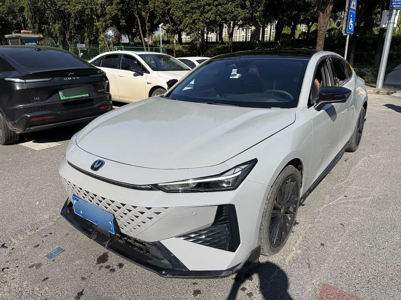 Changan UNI-V 2024 car image 