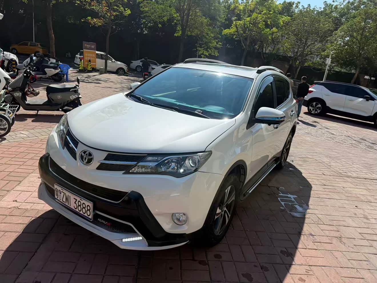 Toyota RAV4 2015 Toyota RAV4 2015 car image