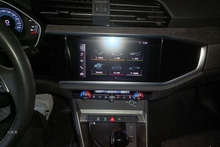 Audi Q3 2020 car image #15