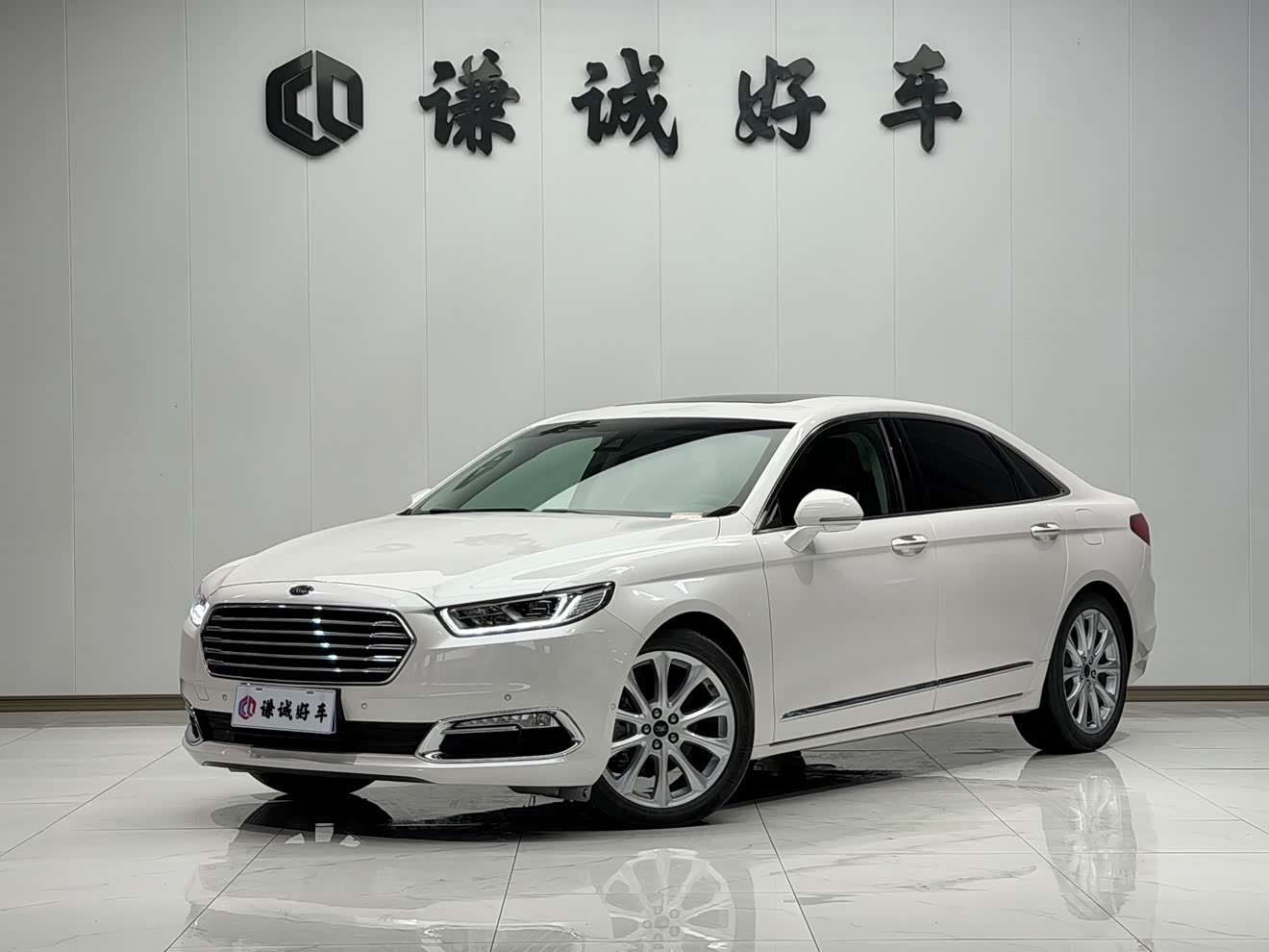 Ford Taurus 2017 car image 