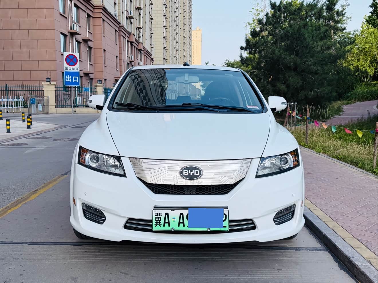 BYD e6 2017 car image 