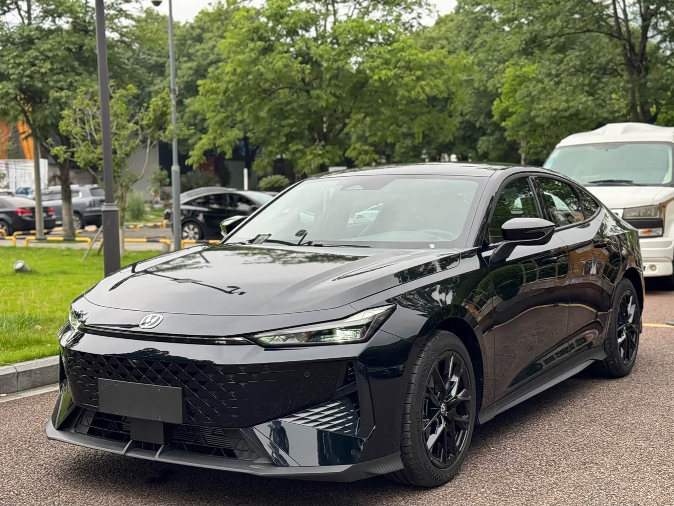 Changan UNI-V 2025 car image 