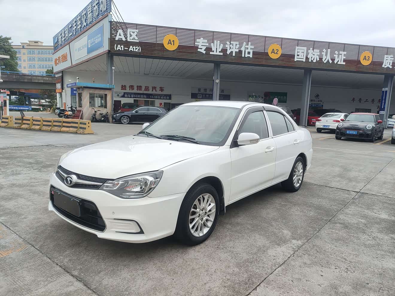 Soueast V3 Lingyue 2015 Soueast V3 Lingyue 2015 car image