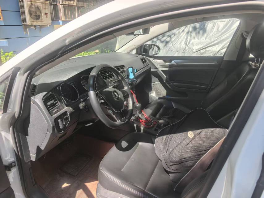 Volkswagen Golf 2018 car image #6