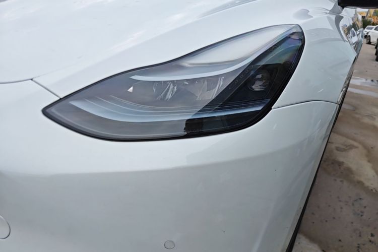 Tesla Model Y 2023 car image #23