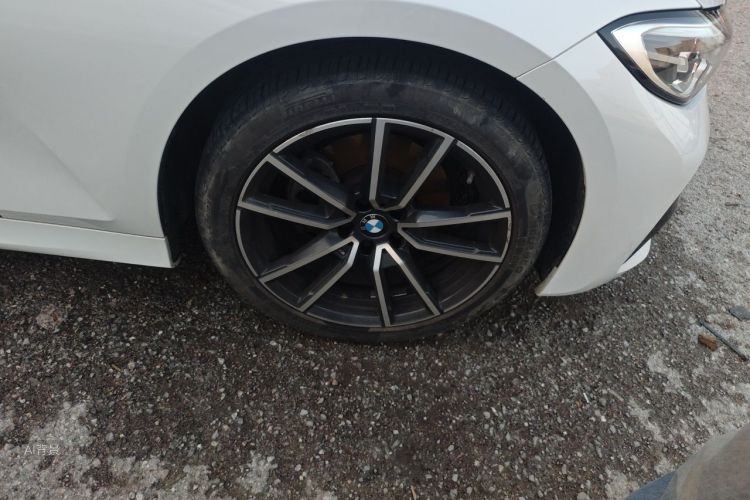 BMW 3 Series 2021 #9 BMW 3 Series 2021 car image #9