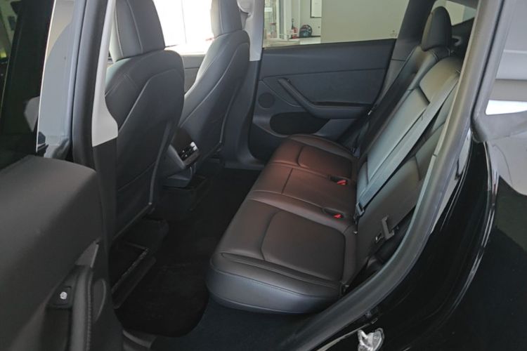 Tesla Model Y 2021 car image #17