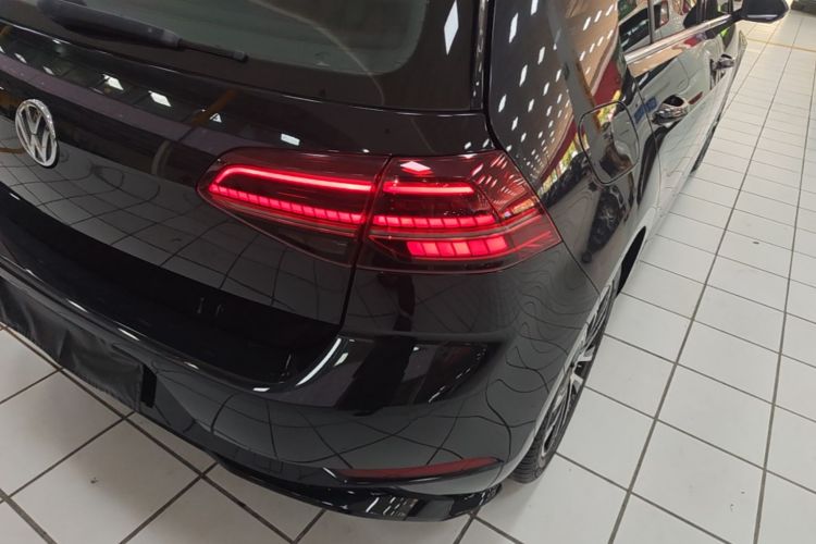 Volkswagen Golf 2020 car image #8