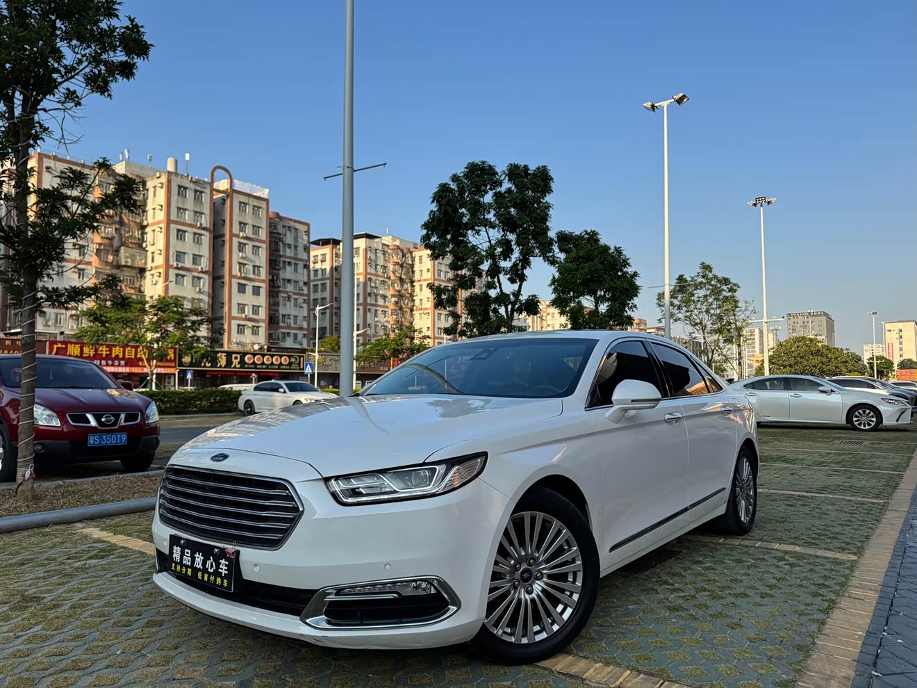 Ford Taurus 2016 car image 