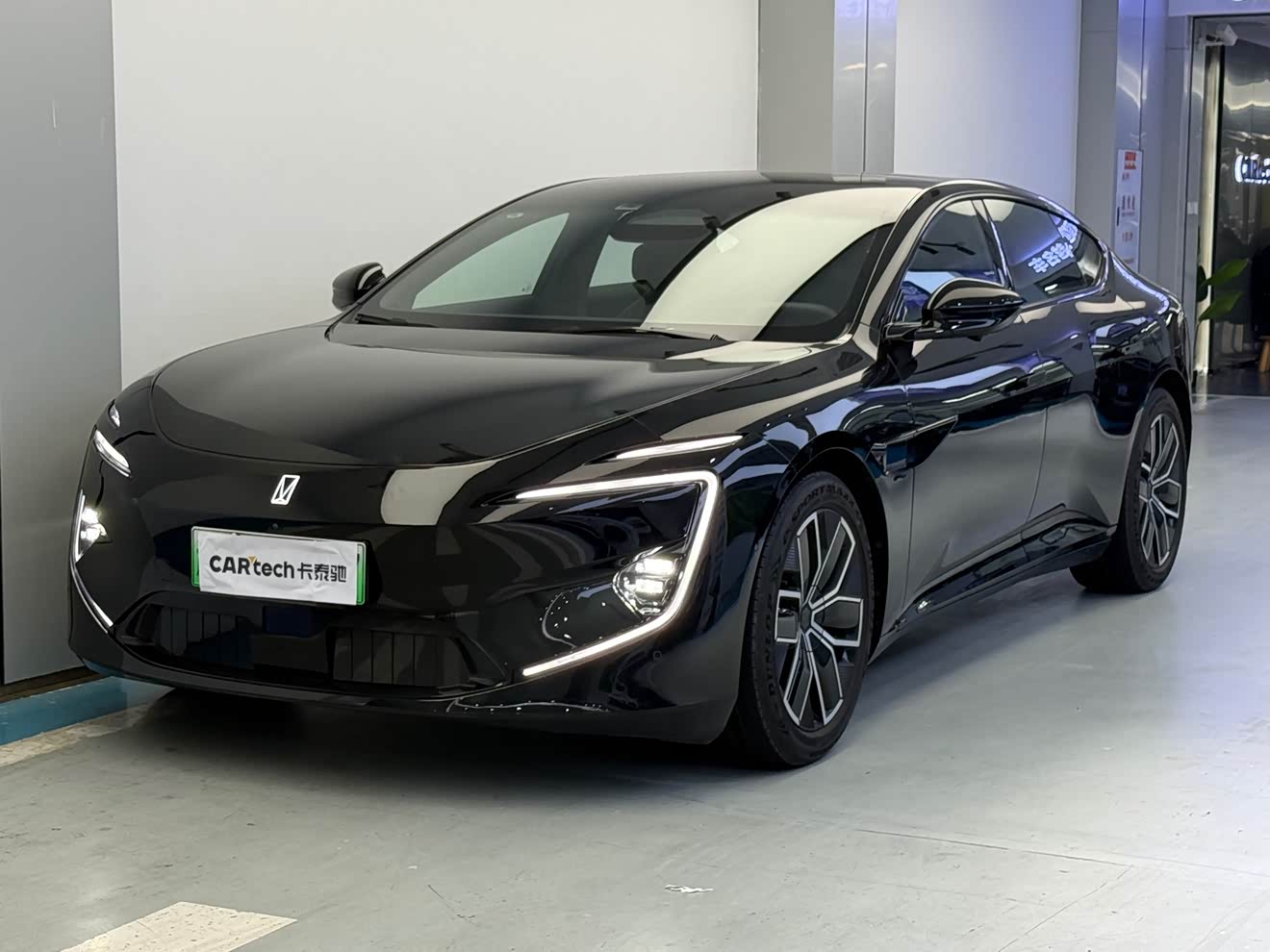Avatr 12 2025 car image 