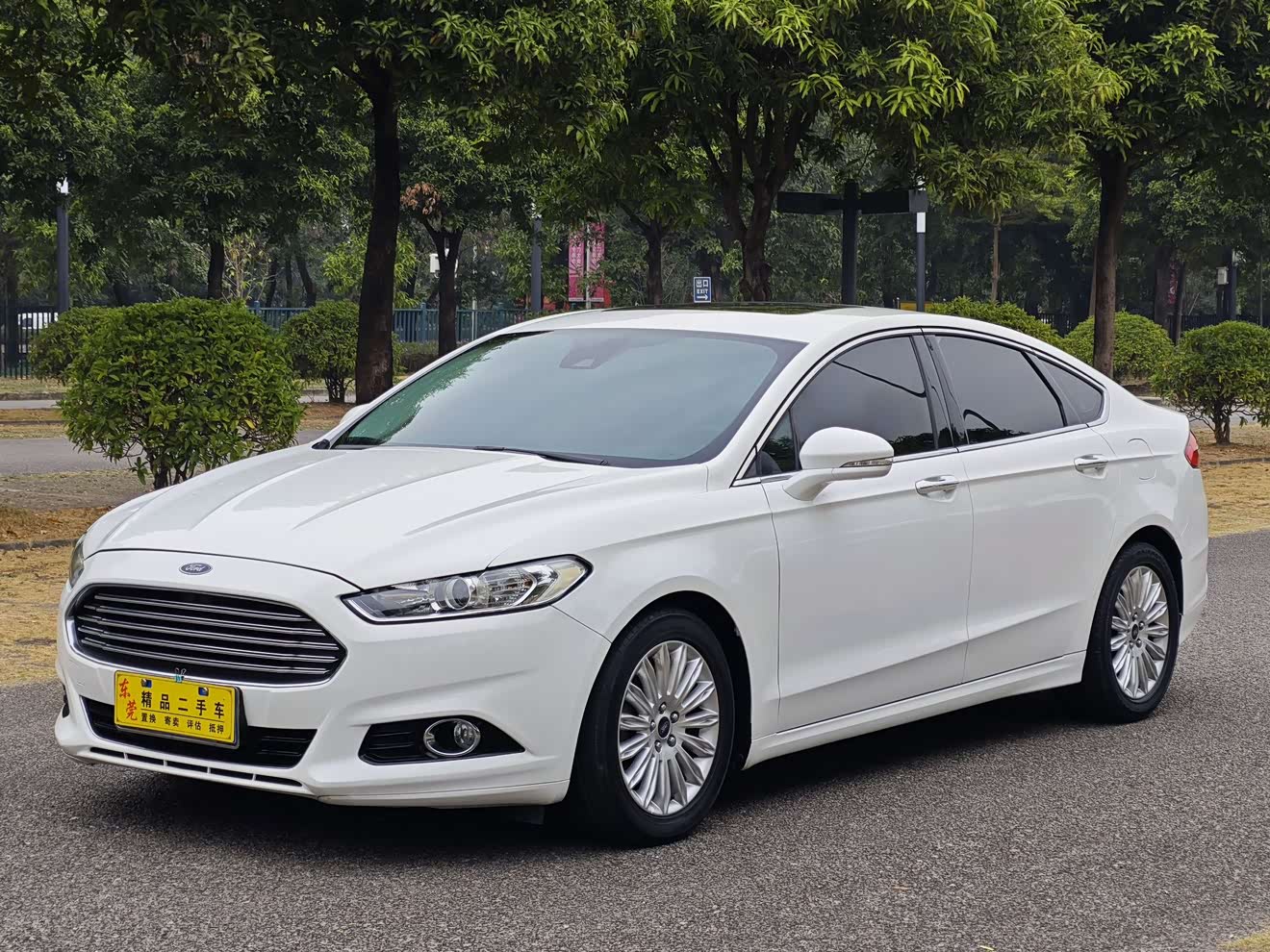 Ford Mondeo 2014 Ford Mondeo 2014 car image