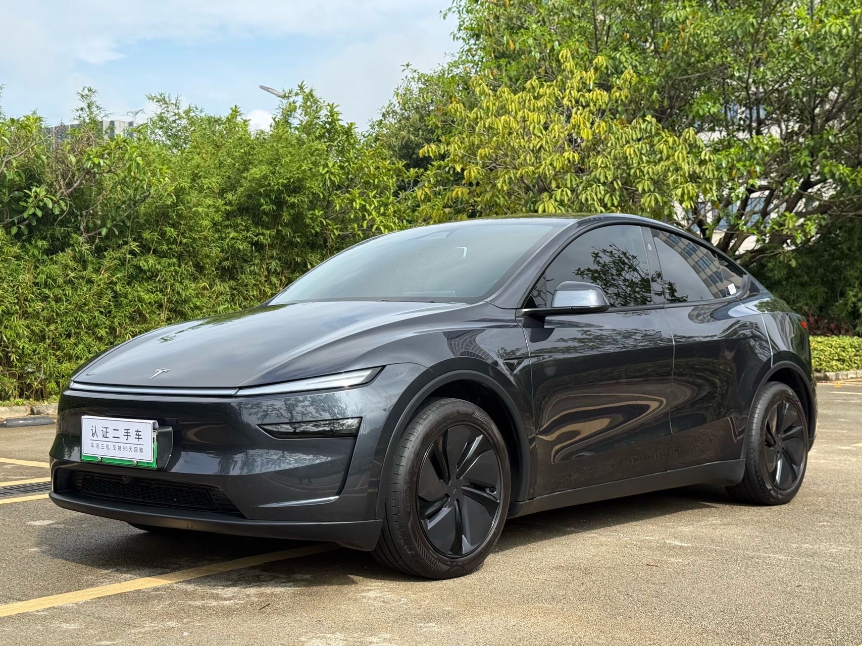 Tesla Model Y 2025 Tesla Model Y 2025 car image