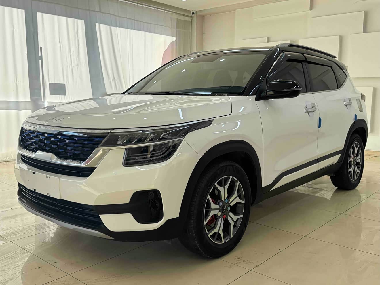 Kia Stonic 2021 汽车图片 