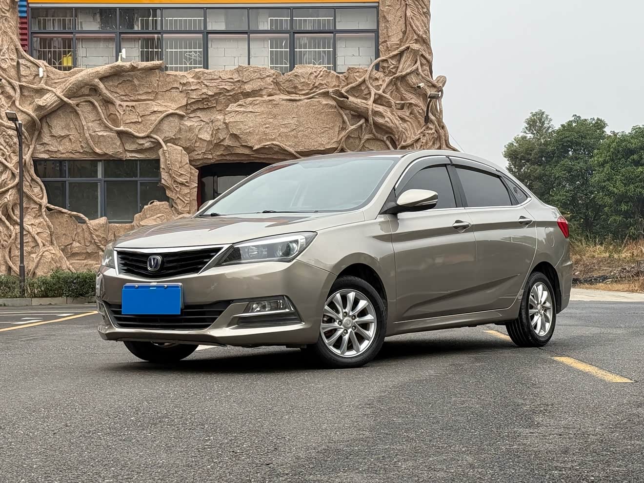 Changan Alsvin V7 2016 car image 