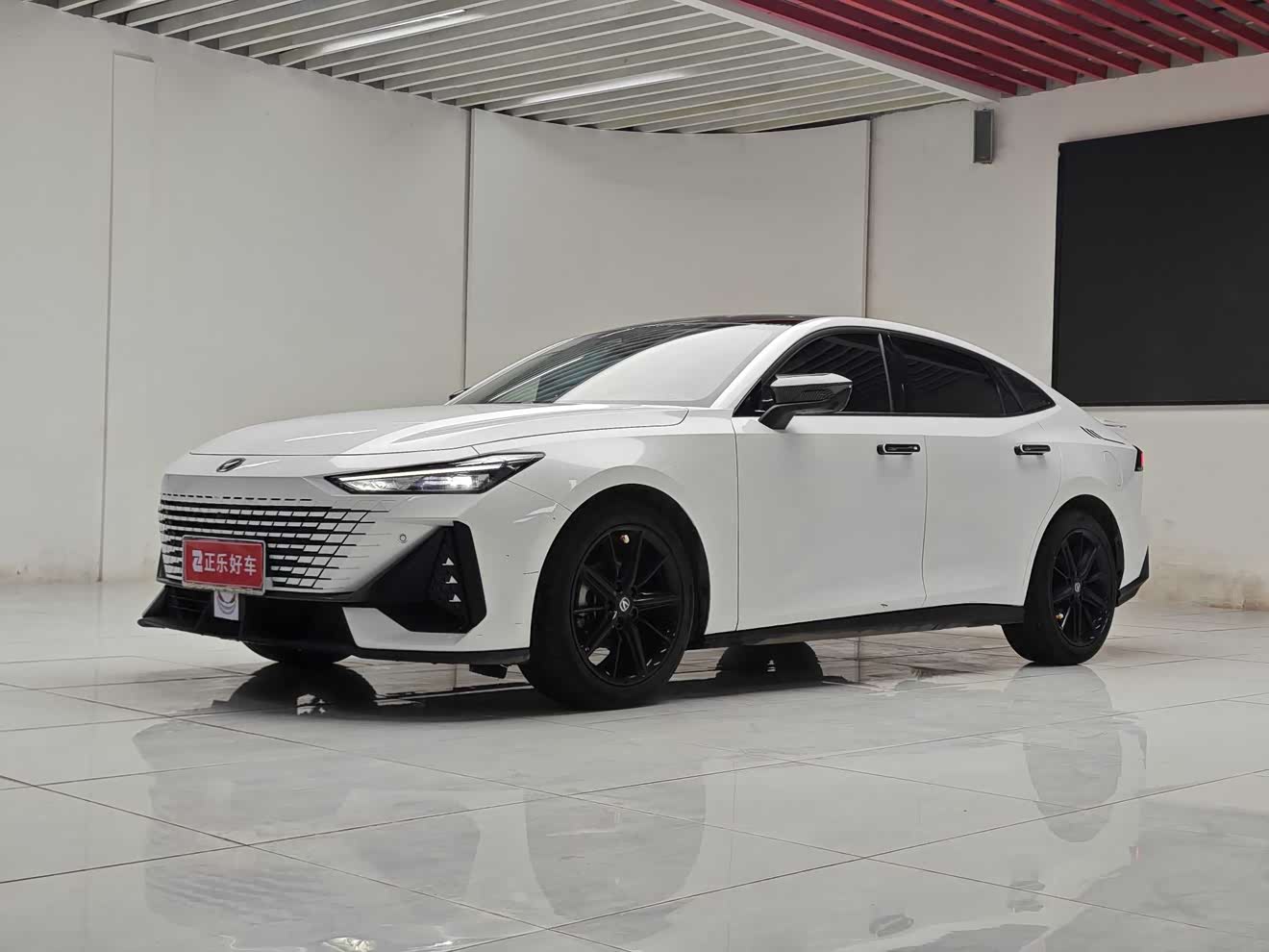 Changan UNI-V 2023 car image 