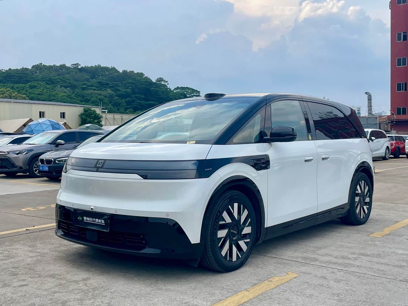 Zeekr MIX 2024 汽车图片 