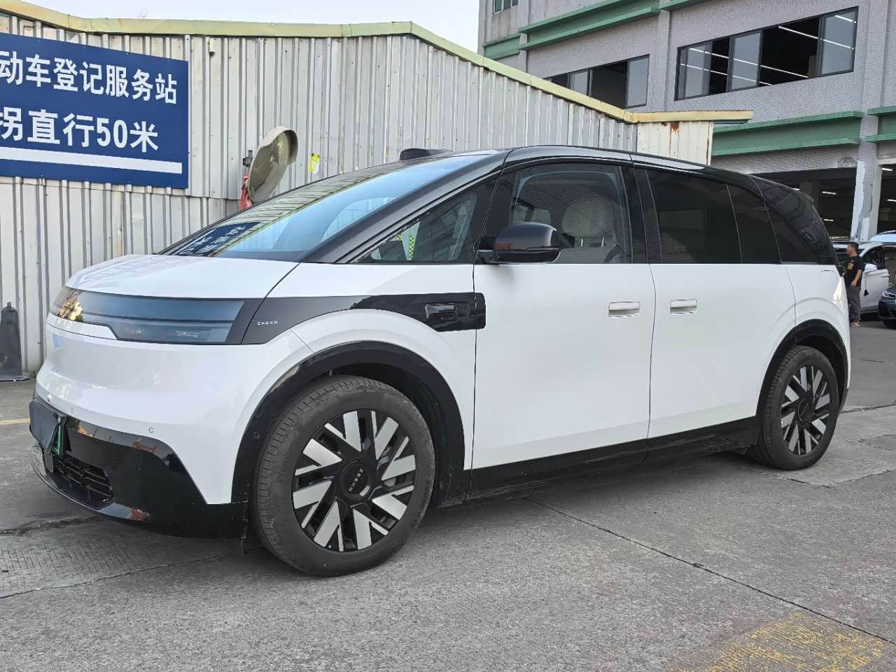 Zeekr MIX 2024 汽车图片 