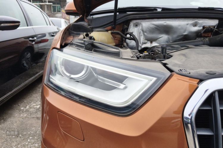 Audi Q3 2015 car image #8