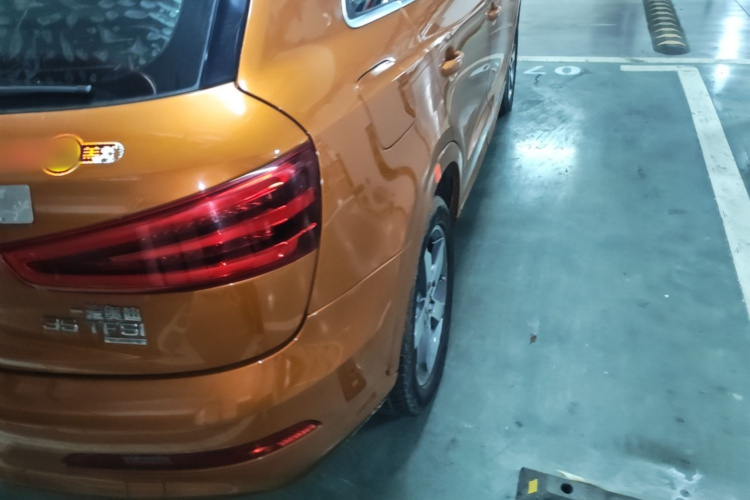 Audi Q3 2016 car image #8