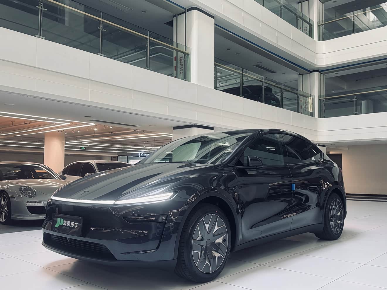 Tesla Model Y L 2025 汽车图片 