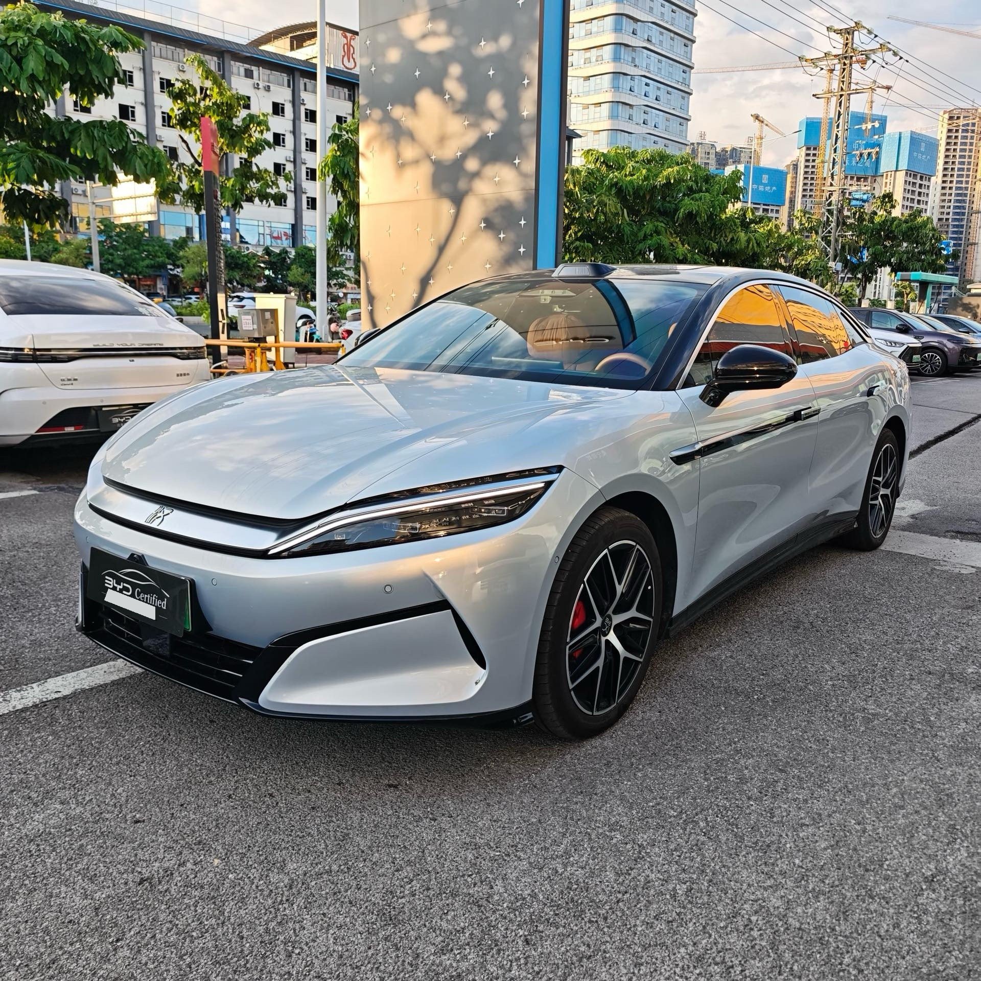 BYD HanL 2025 BYD HanL 2025 car image