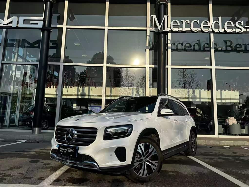 Mercedes-Benz GLB Class 2024 car image 