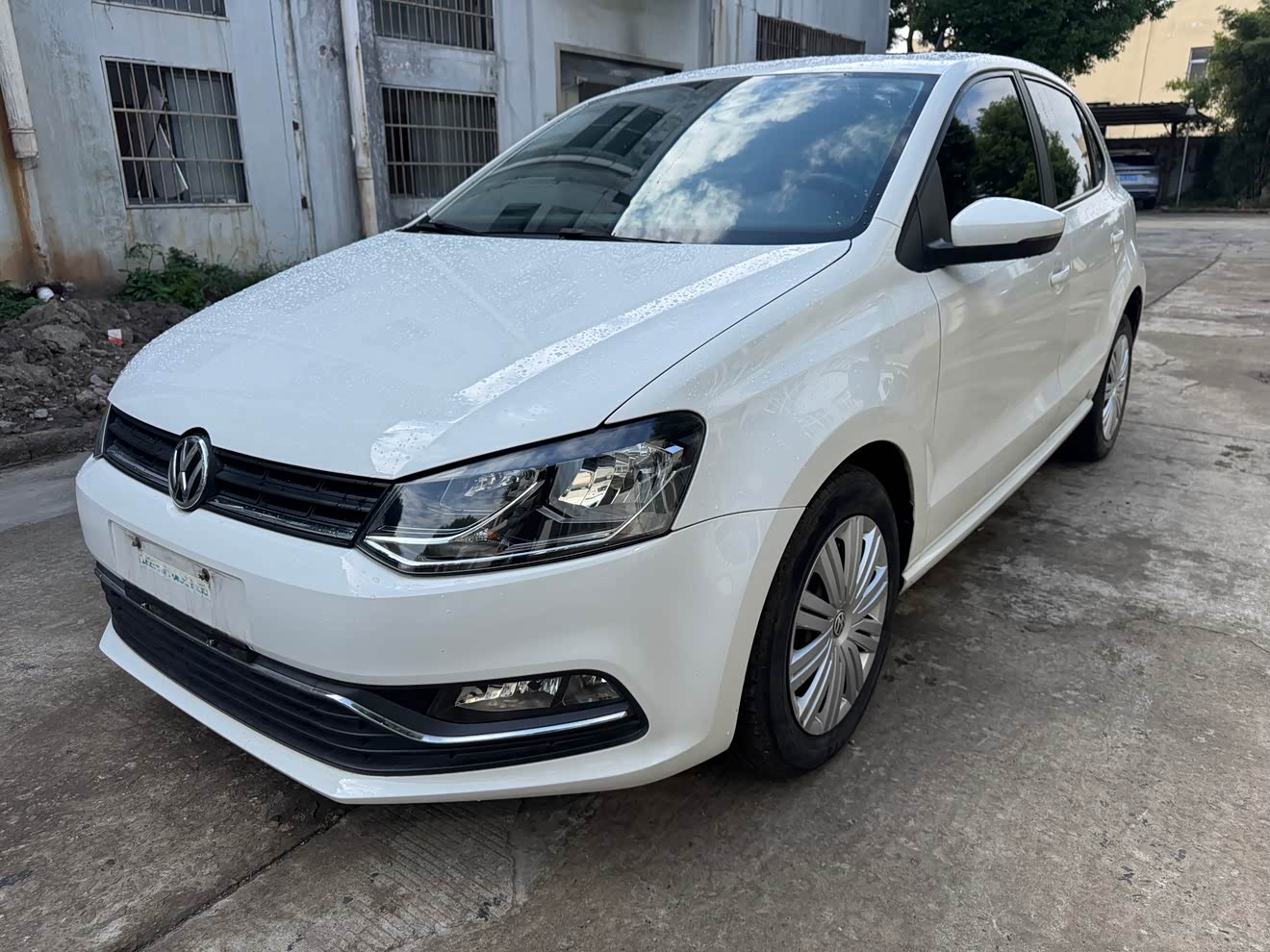 Volkswagen Polo 2018 car image 