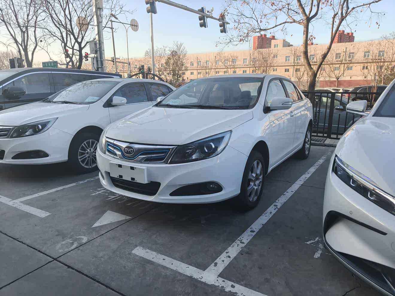 BYD e5 2016 car image 