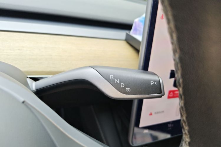 Tesla Model Y 2022 #14 Tesla Model Y 2022 car image #14