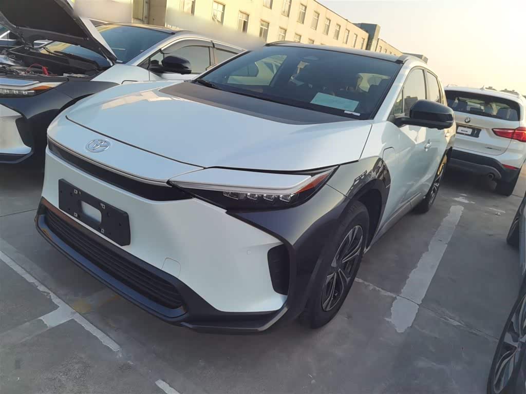 Toyota bZ4X 2022 汽车图片 