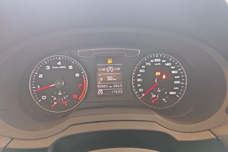 Audi Q3 2018 immagine di auto #12