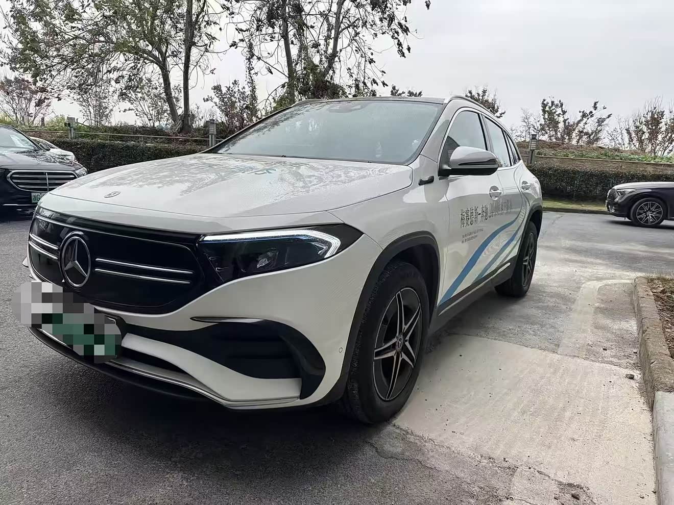 Mercedes-Benz EQA Class 2022 immagine di auto 