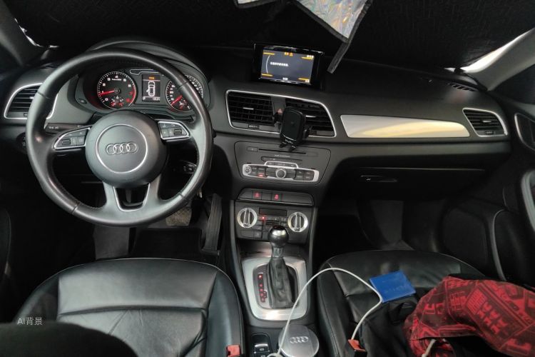 Audi Q3 2015 car image #11