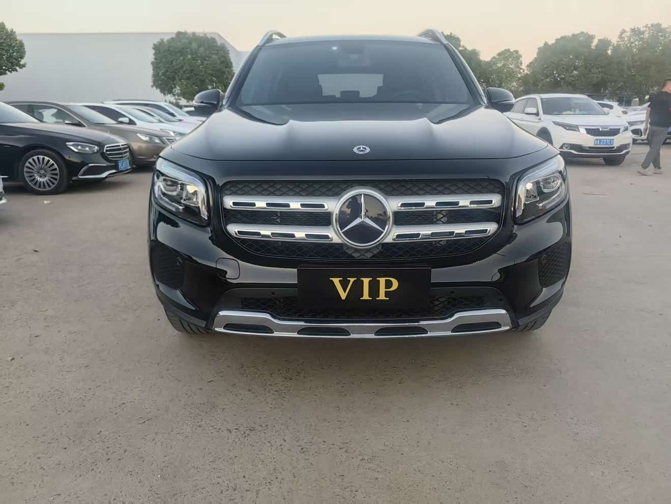 Mercedes-Benz GLB Class 2023 car image 