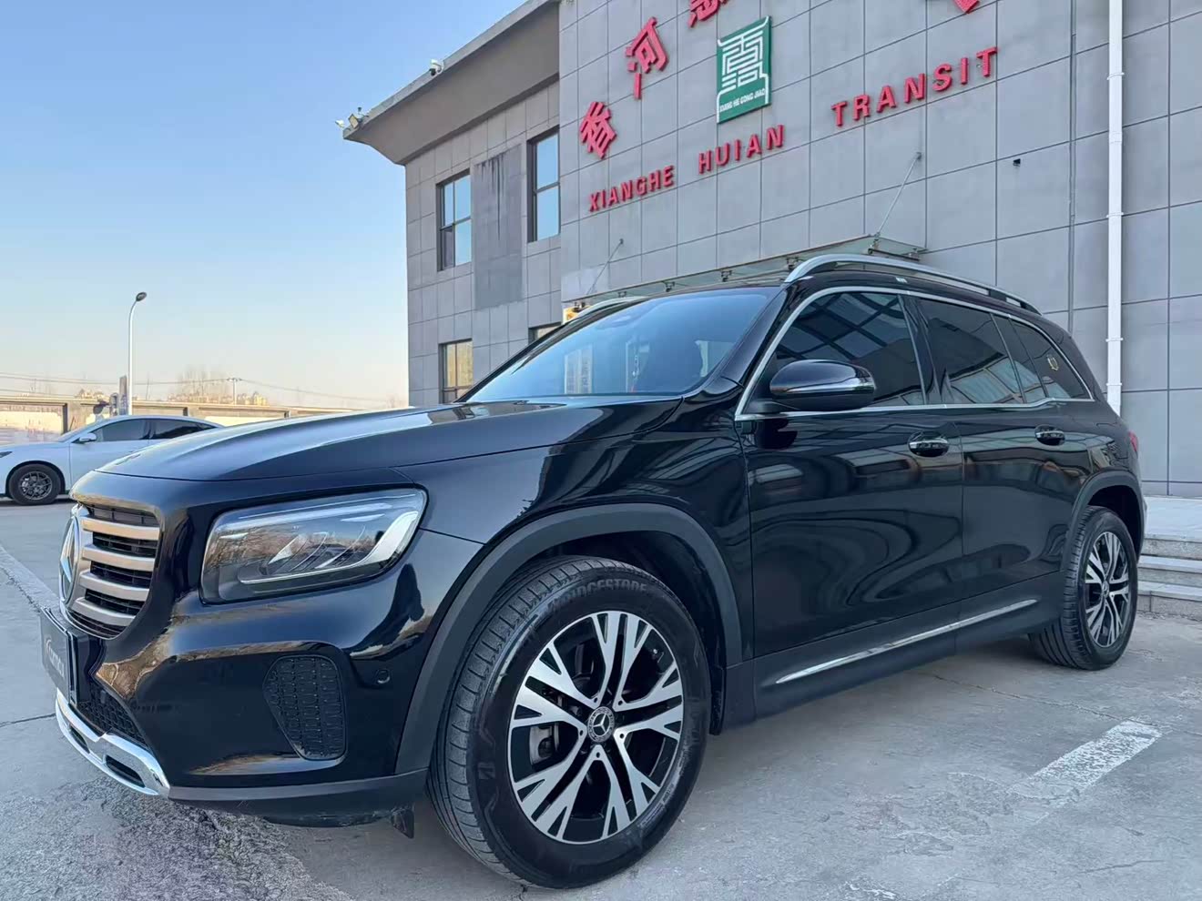 Mercedes-Benz GLB Class 2024 car image 