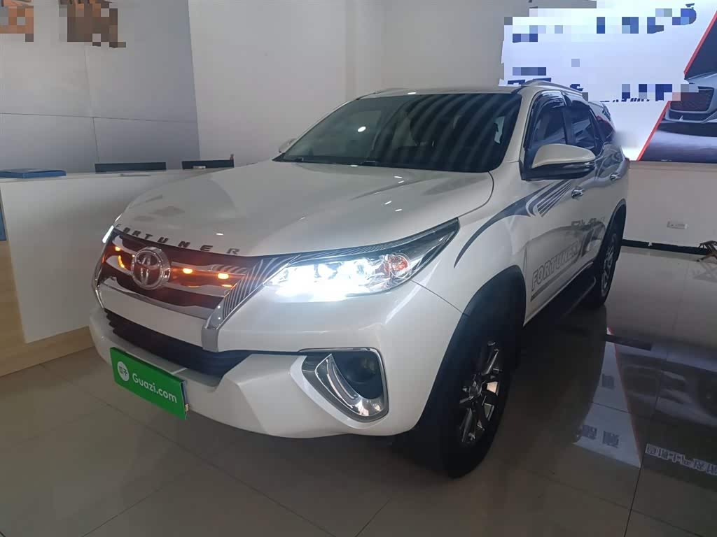 Toyota Fortuner 2019 汽车图片 