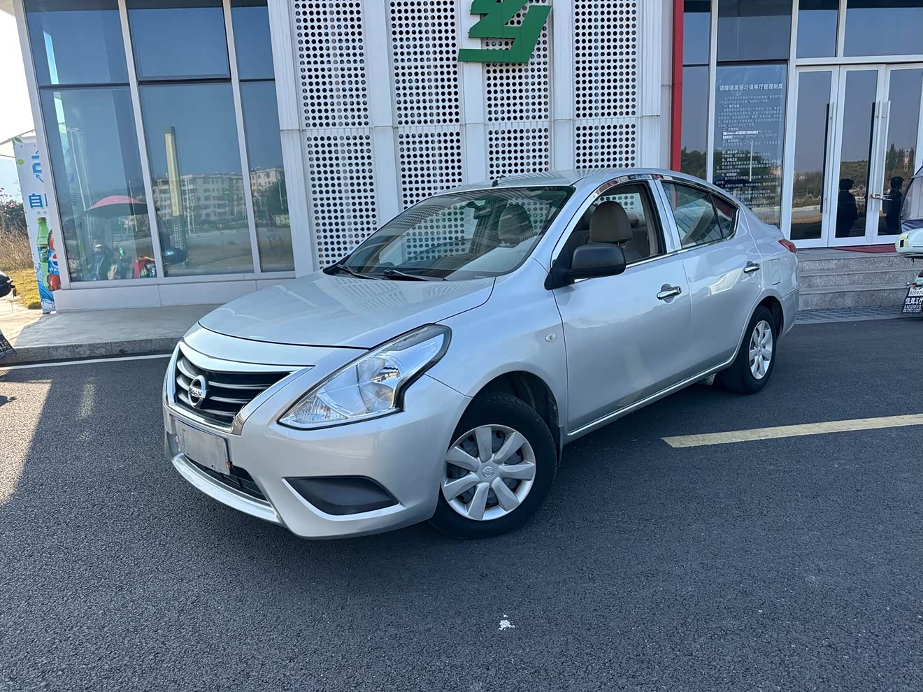 Nissan Sunny 2017 car image 